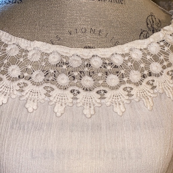 Jolt Ivory white lace rayon shirt cute top Small​ - Picture 2 of 6